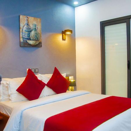 Hotel La Casa Cielo Котону Екстериор снимка