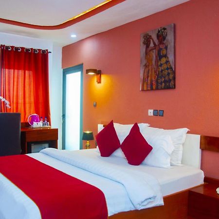 Hotel La Casa Cielo Котону Екстериор снимка