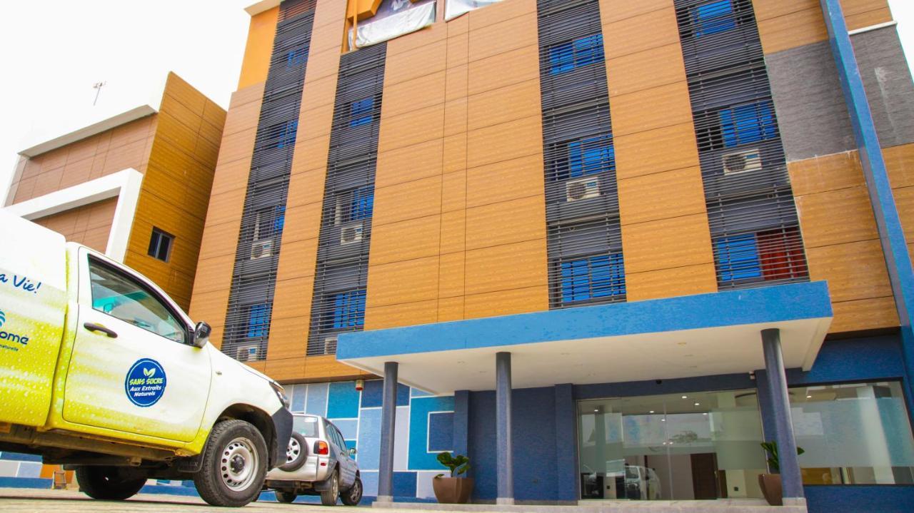 Hotel La Casa Cielo Котону Екстериор снимка