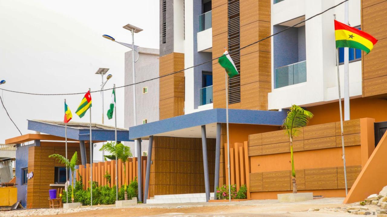 Hotel La Casa Cielo Котону Екстериор снимка