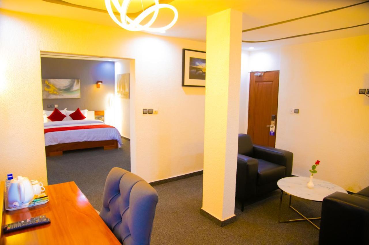 Hotel La Casa Cielo Котону Екстериор снимка