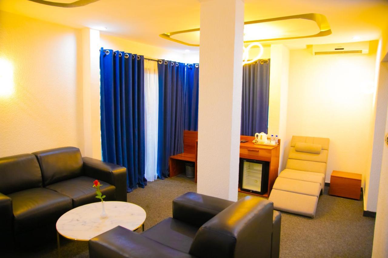 Hotel La Casa Cielo Котону Екстериор снимка