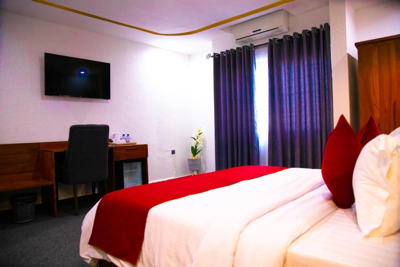 Hotel La Casa Cielo Котону Екстериор снимка