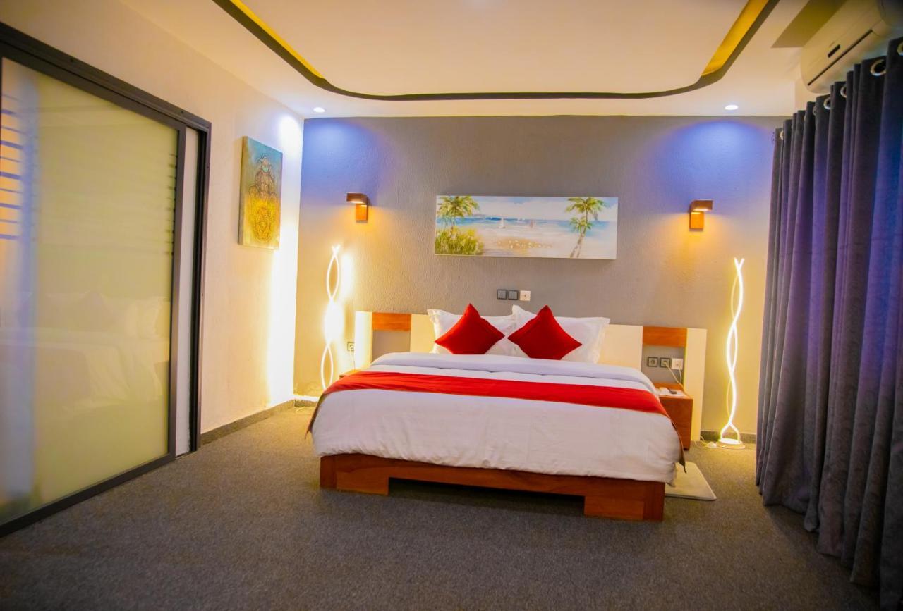 Hotel La Casa Cielo Котону Екстериор снимка