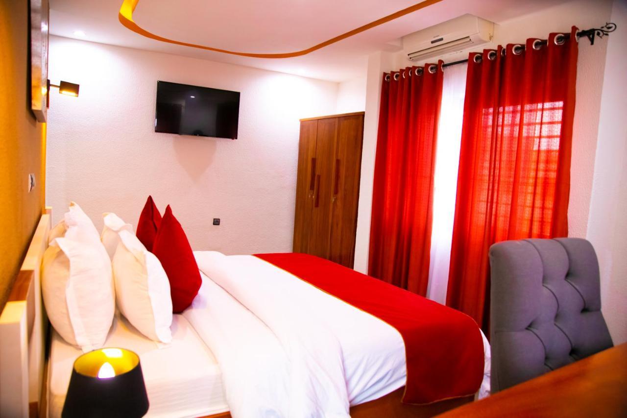 Hotel La Casa Cielo Котону Екстериор снимка
