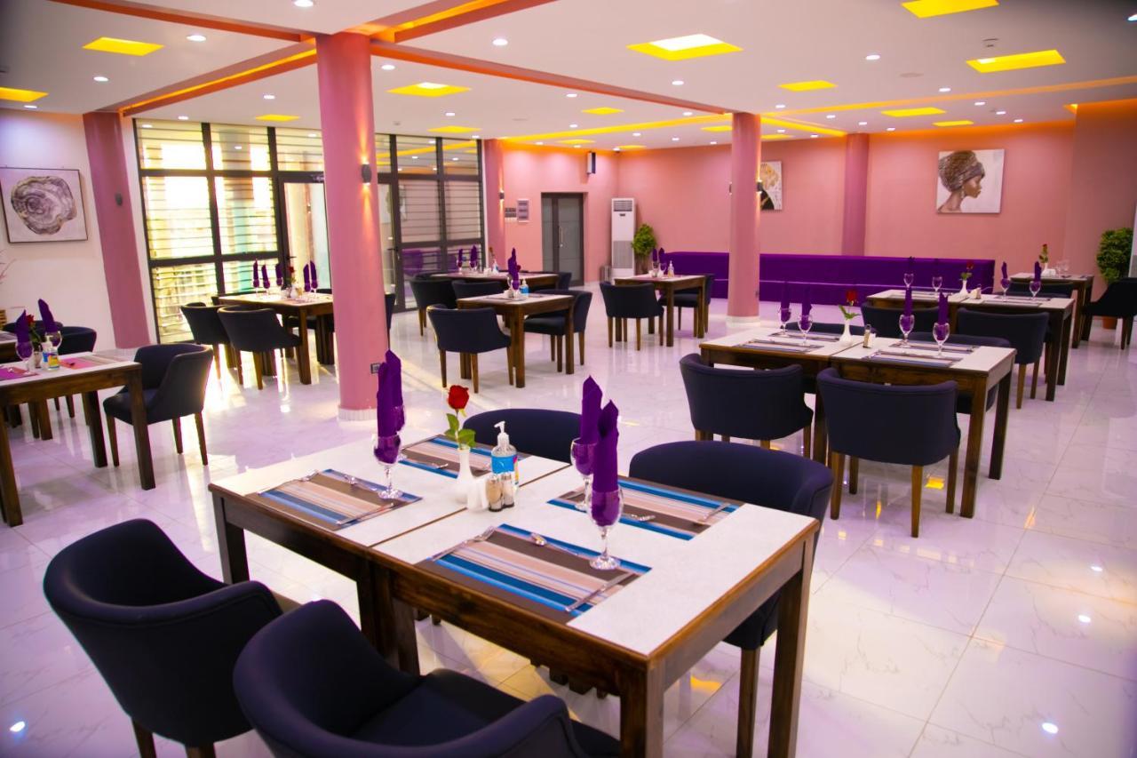 Hotel La Casa Cielo Котону Екстериор снимка