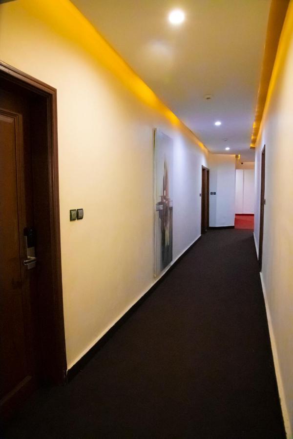 Hotel La Casa Cielo Котону Екстериор снимка