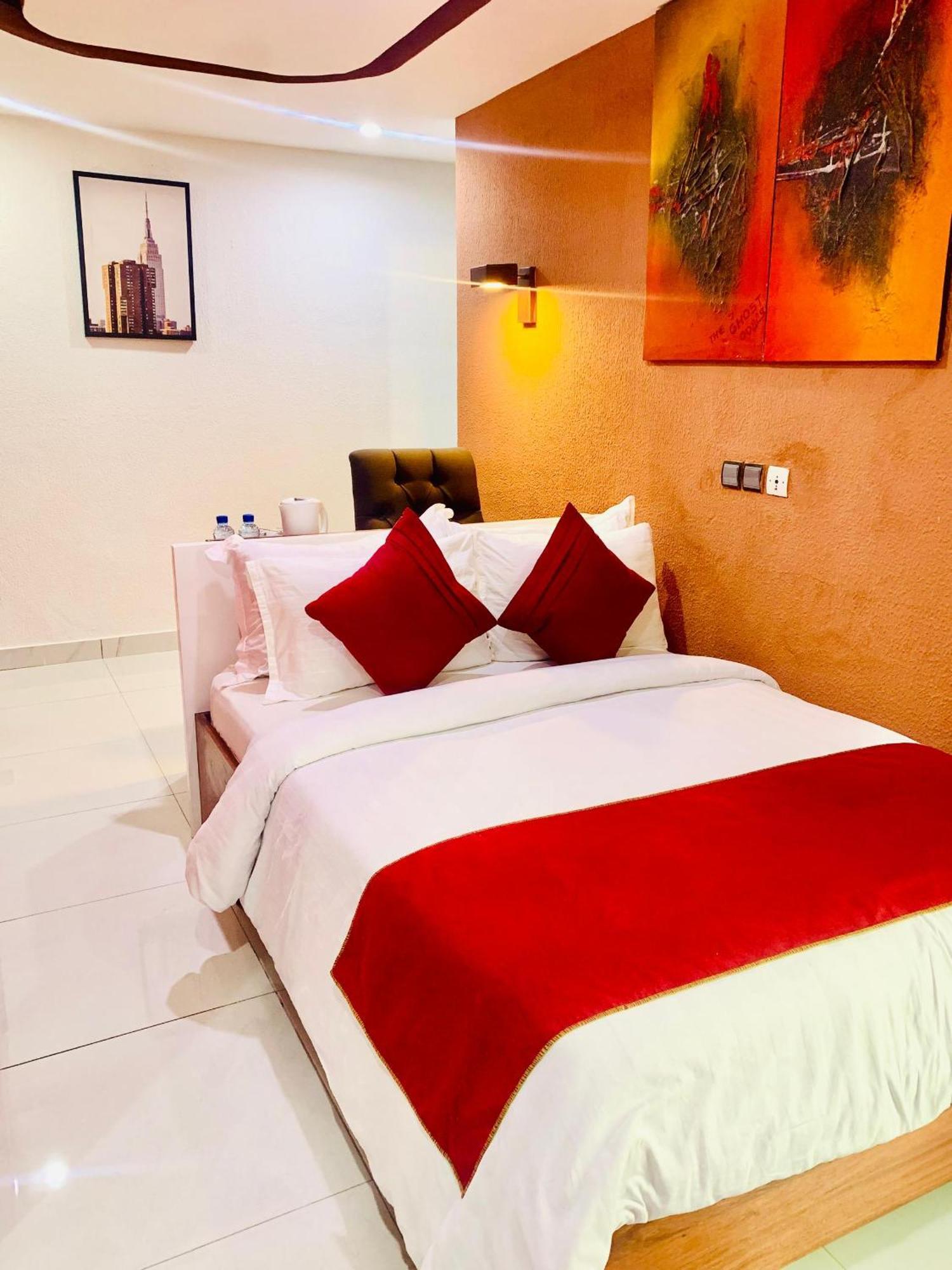 Hotel La Casa Cielo Котону Екстериор снимка