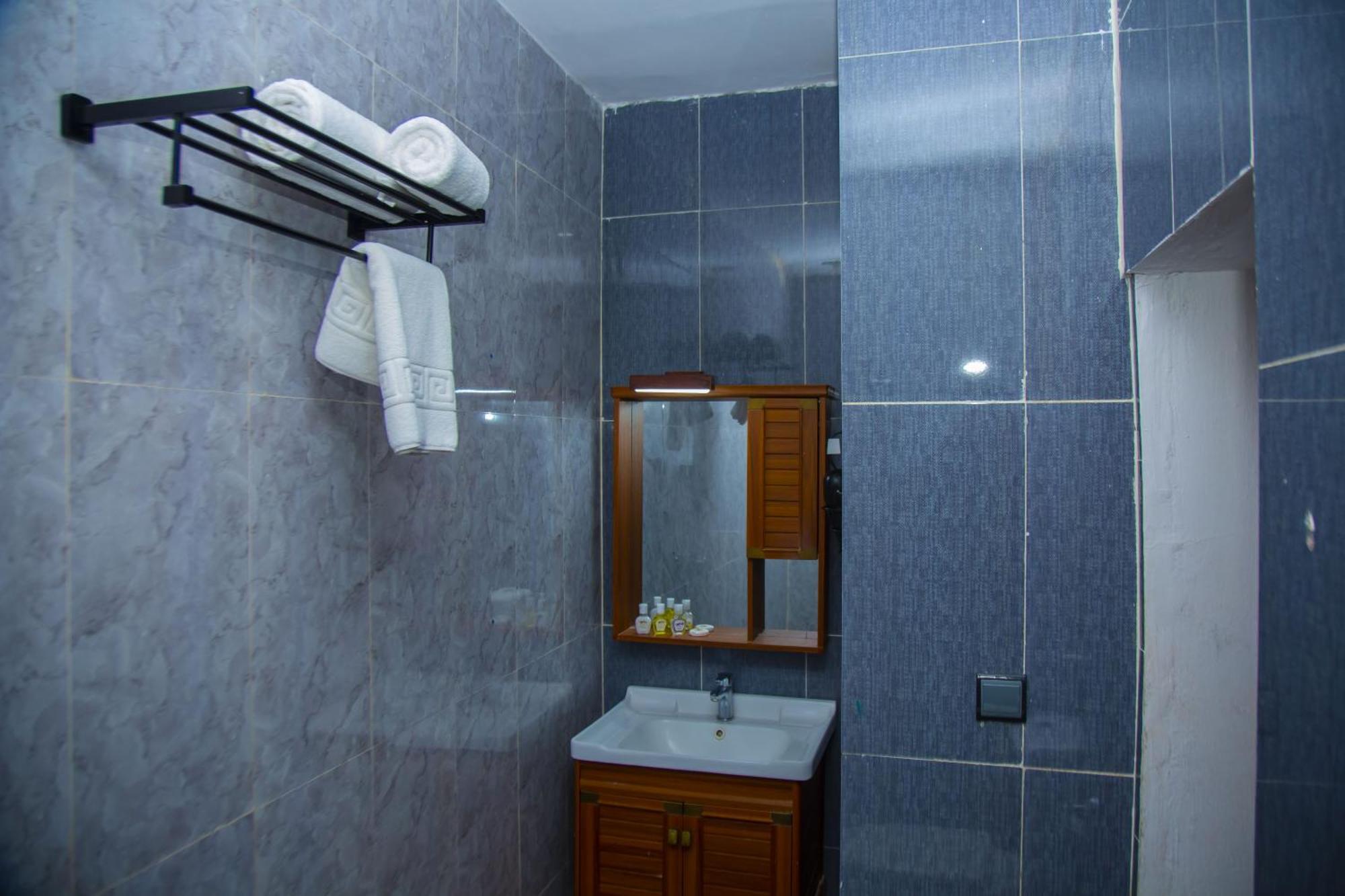 Hotel La Casa Cielo Котону Екстериор снимка