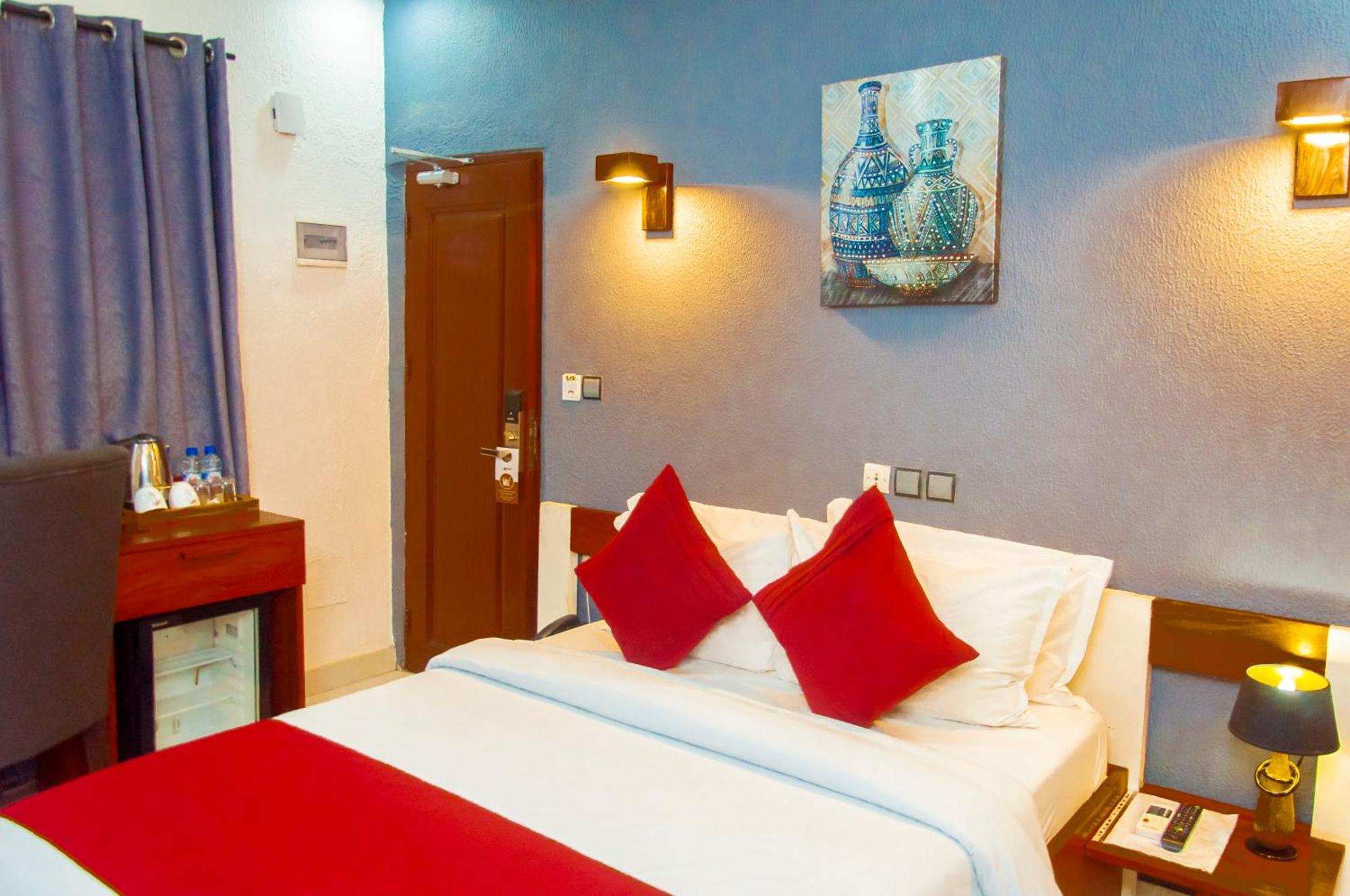 Hotel La Casa Cielo Котону Екстериор снимка