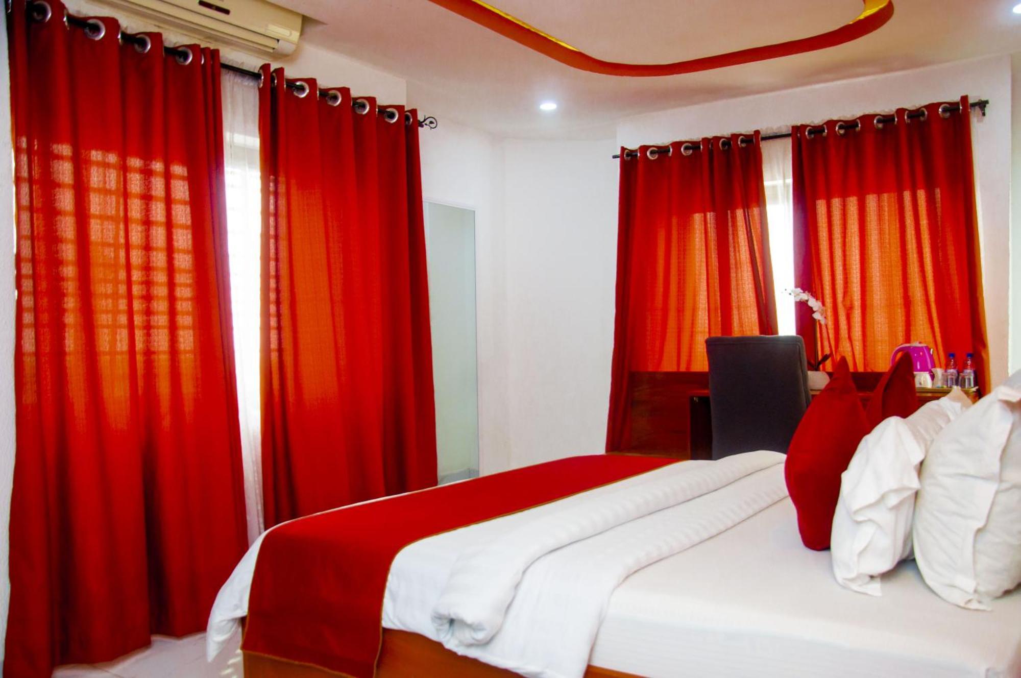 Hotel La Casa Cielo Котону Екстериор снимка